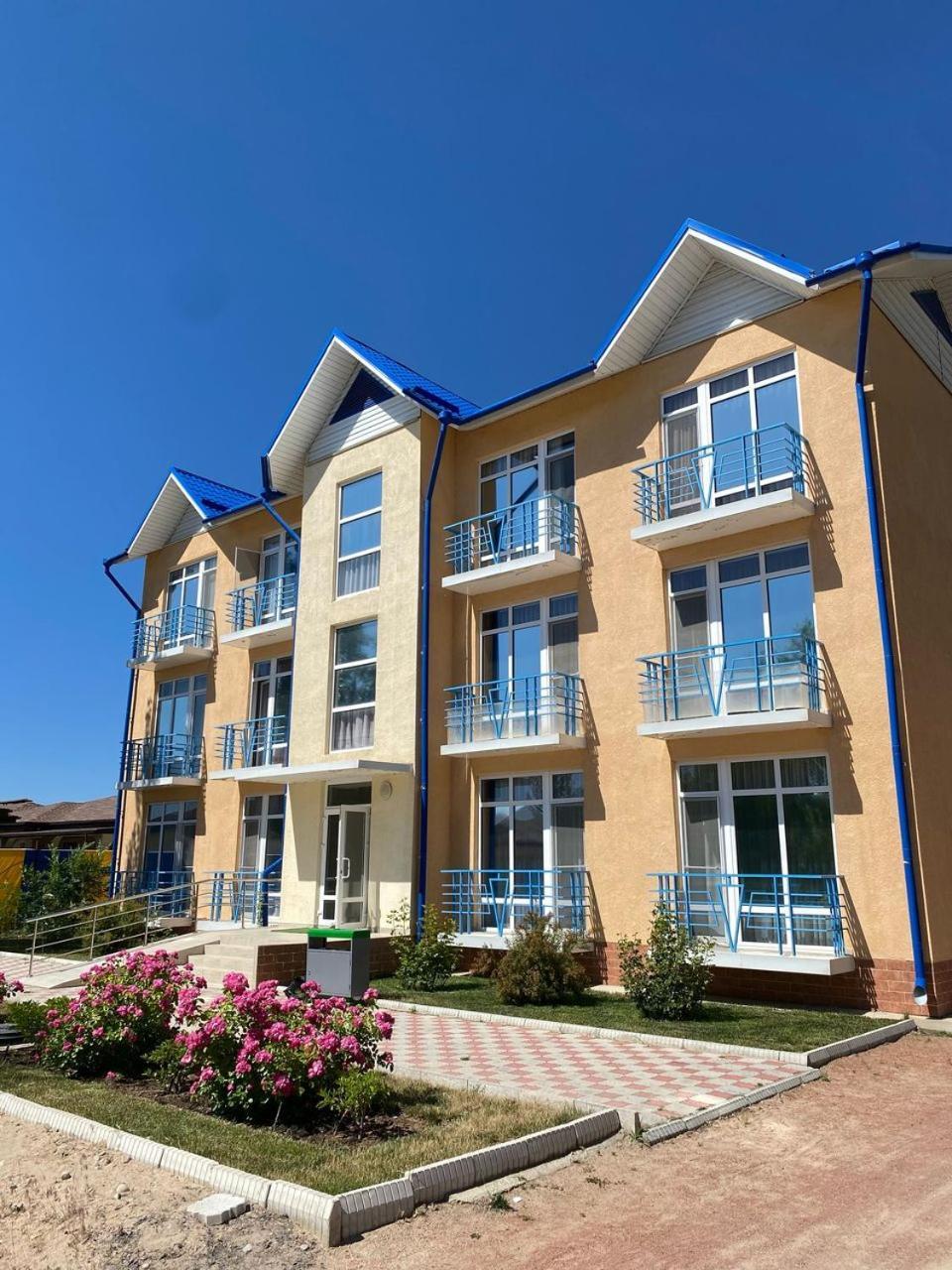 Tri Korony Hotel Cholpon-Ata Exterior foto